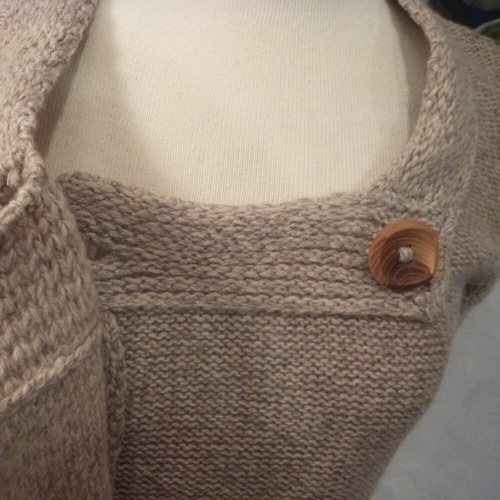FREE PEOPLE Oversized S Chunky Knit Bell Sweater Beige Short Wool Wooden Buttons
